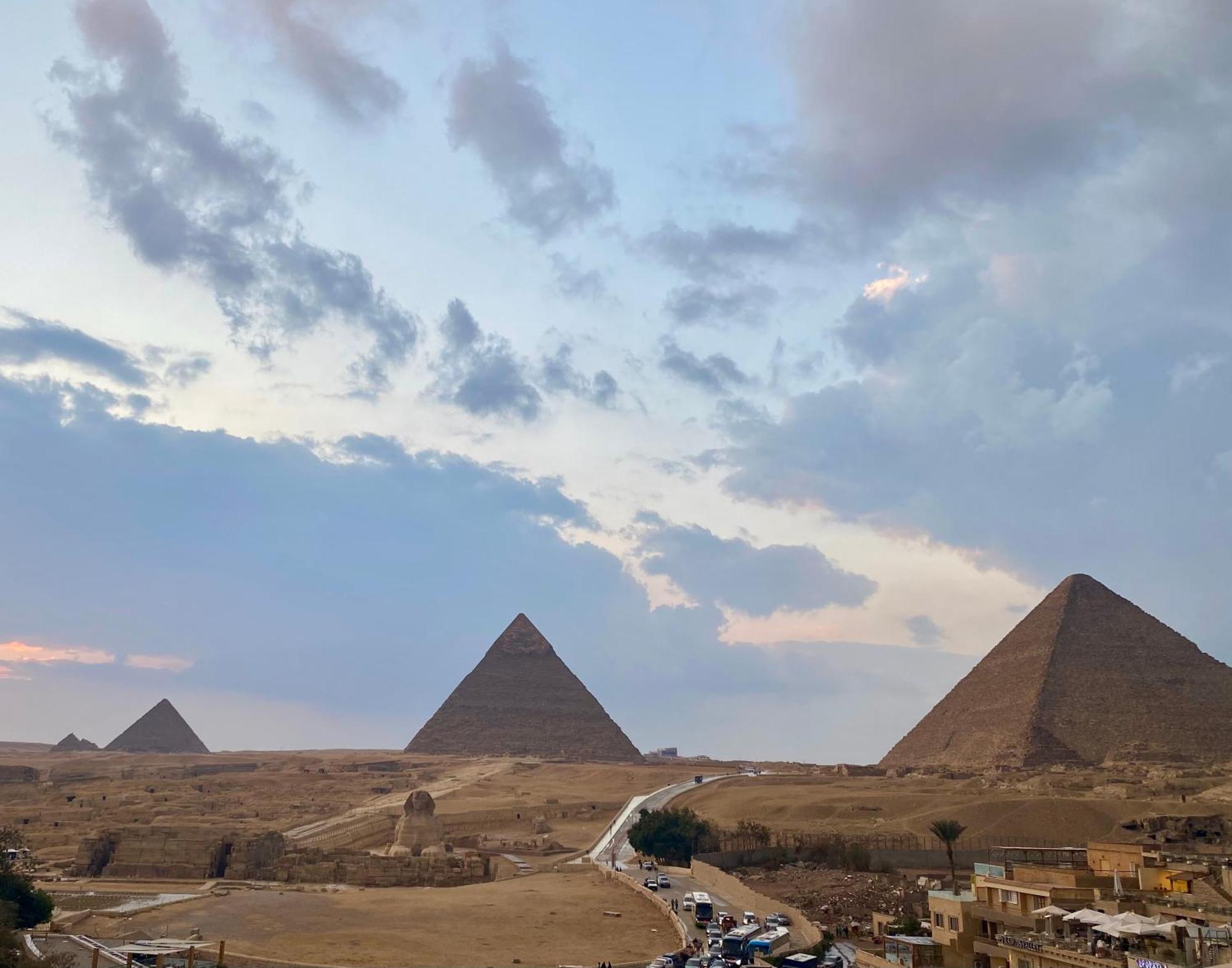 Rehana Pyramids Hotel Kafret el-Gabal Exteriör bild